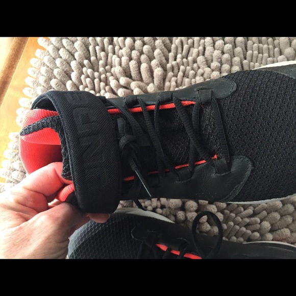 Under Armour boys high top basketball shoes - Picture 8 of 12